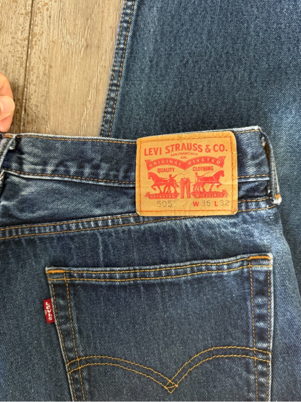 Levi's Classic 505 Medium Wash Jeans - Picture 7 of 11